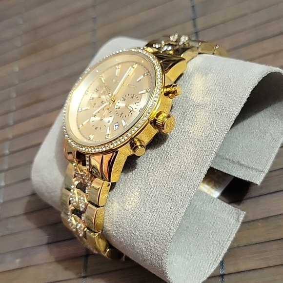 Michael Kors Women's Ritz Gold-Tone Stainless Steel Chain Bracelet Watch - Picture 2 of 6